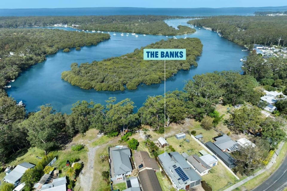 Neighbourhood, Natural landscape, Bird's eye view, River view