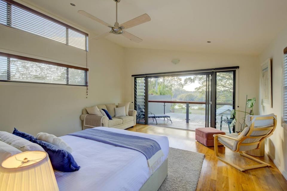 Bed, View (from property/room), Balcony/Terrace, Seating area, Bedroom