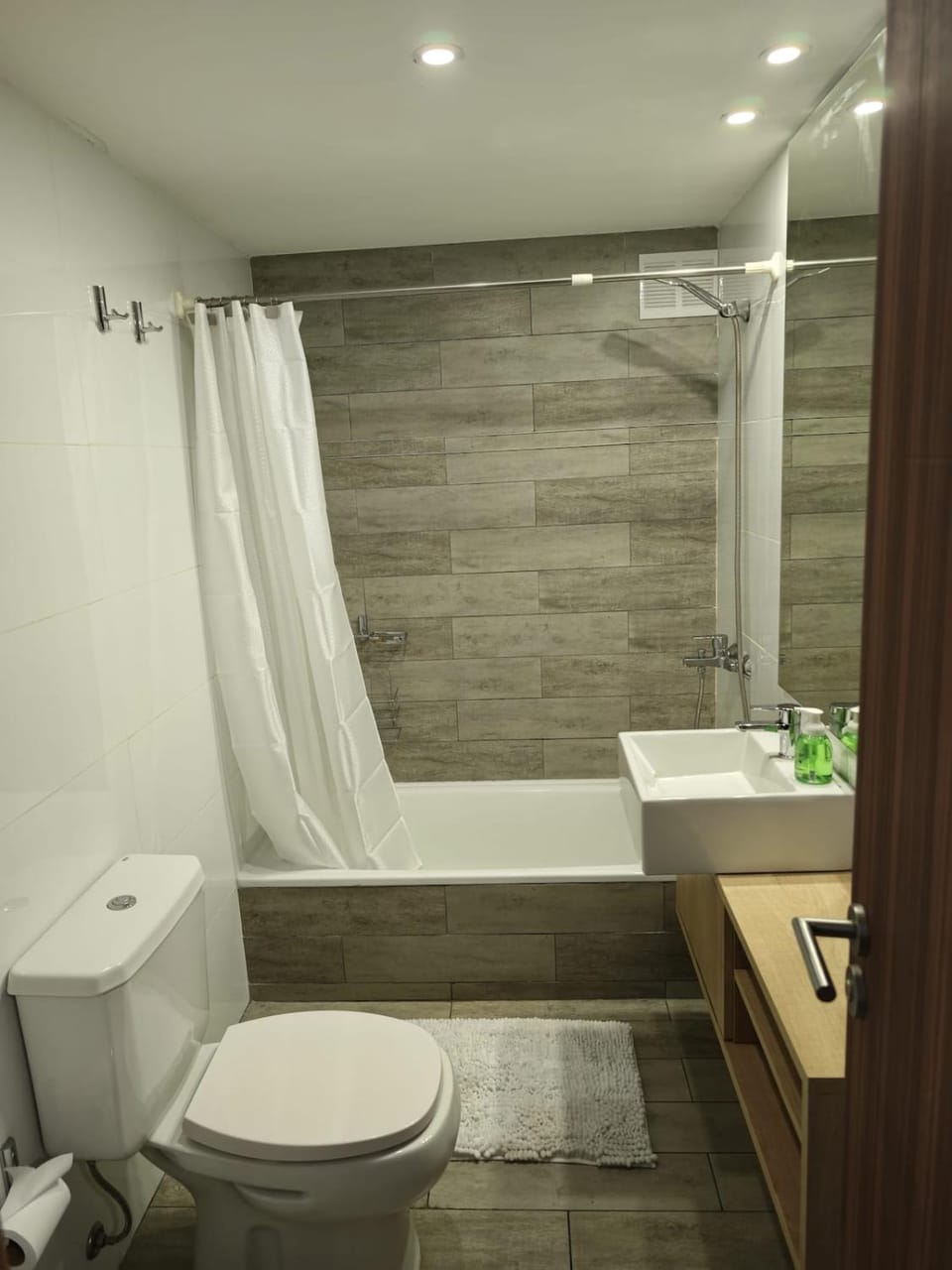 Monoambiente con bañera cerca de parque y rambla Apartment in Montevideo Department, Uruguay