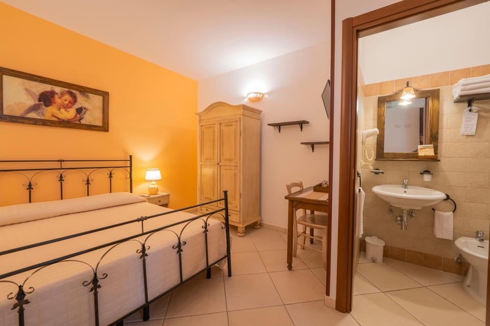 Bed, Bathroom, Photo of the whole room, Bedroom