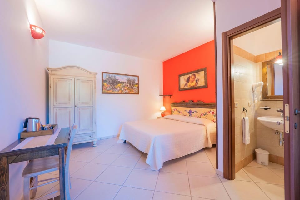 Bed, Bathroom, Photo of the whole room, Bedroom
