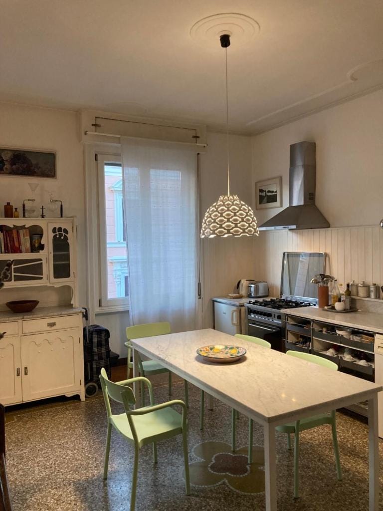 Kitchen or kitchenette, Dining area, stove