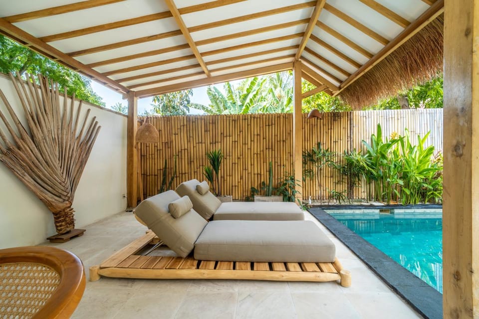 Day, View (from property/room), Decorative detail, Pool view, Swimming pool, sunbed