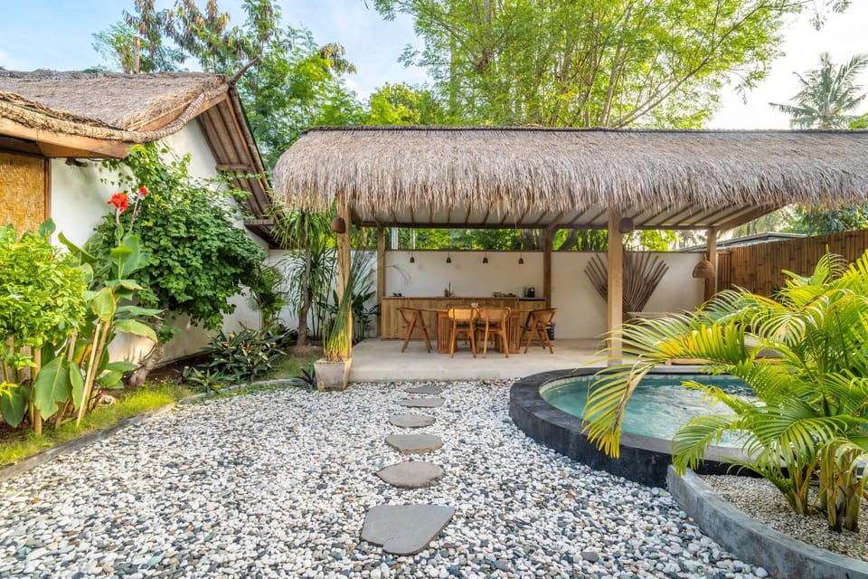 Garden, Decorative detail, Seating area, Dining area, Garden view, Swimming pool, kitchen
