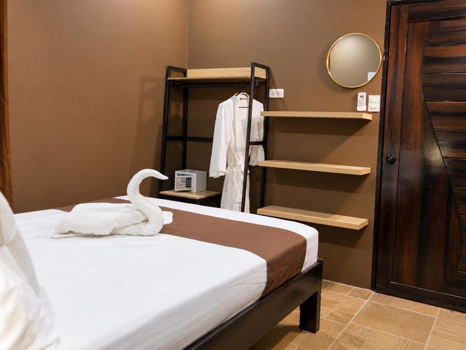Bed, Bedroom, towels