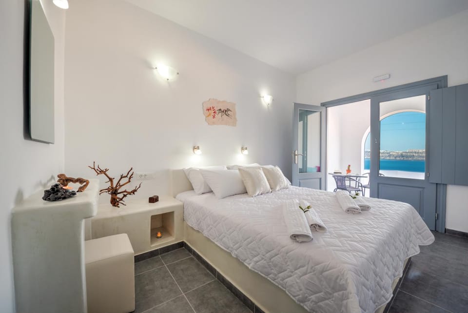 View (from property/room), Bedroom, Landmark view, Sea view