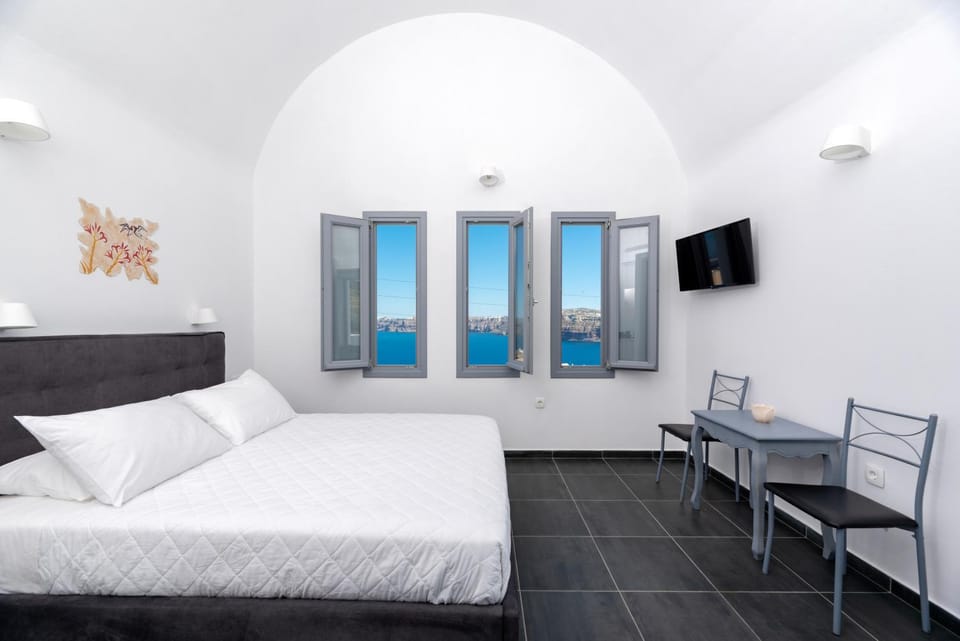 Bed, TV and multimedia, Bedroom, air conditioner