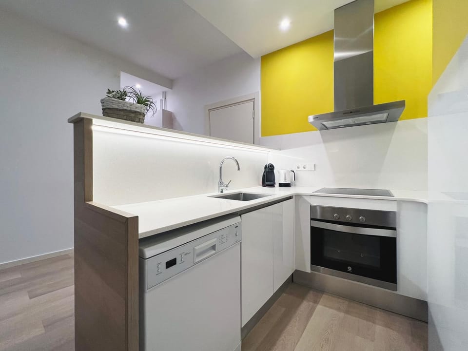 Kitchen or kitchenette, dishwasher