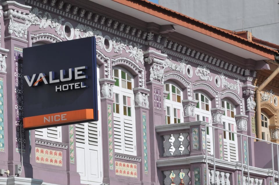 Facade/entrance, View (from property/room), Decorative detail, Street view