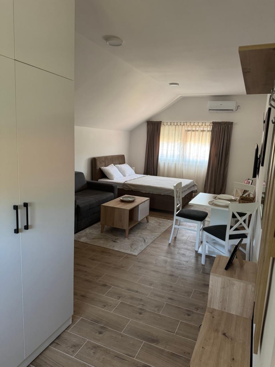 Photo of the whole room