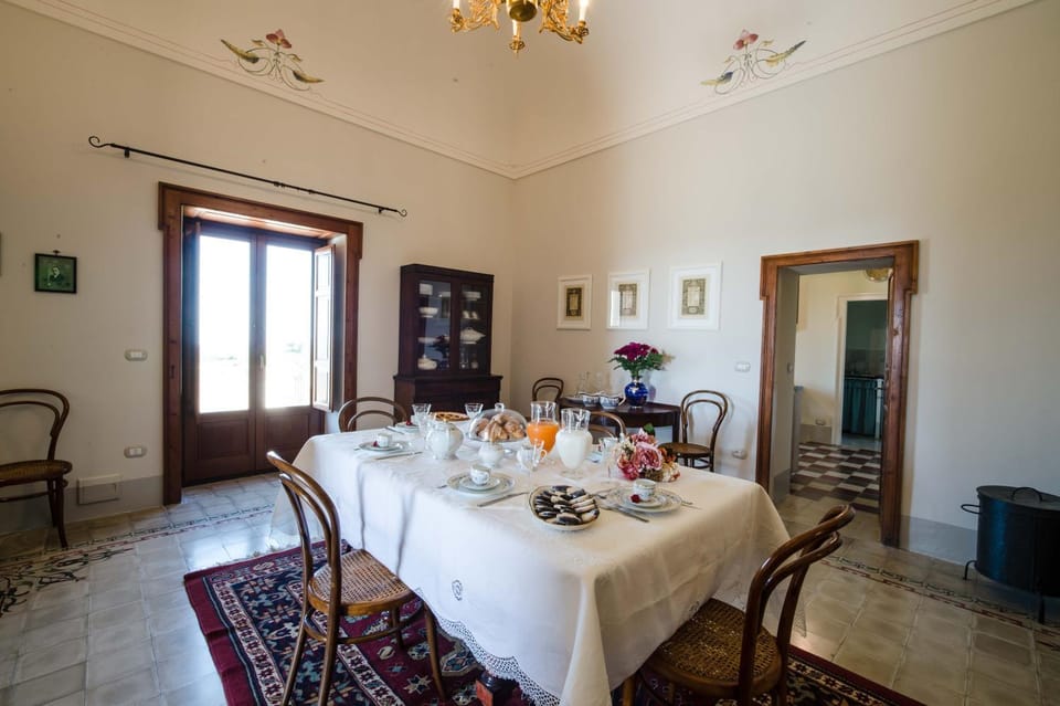 Photo of the whole room, Dining area, Italian breakfast