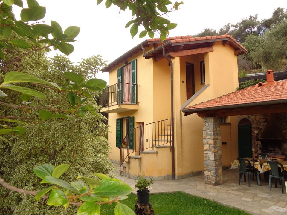 Facade/entrance, BBQ facilities, Garden, Banquet/Function facilities