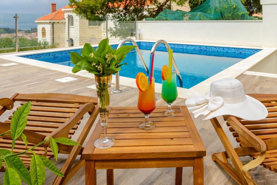 Pool view, Swimming pool, Drinks