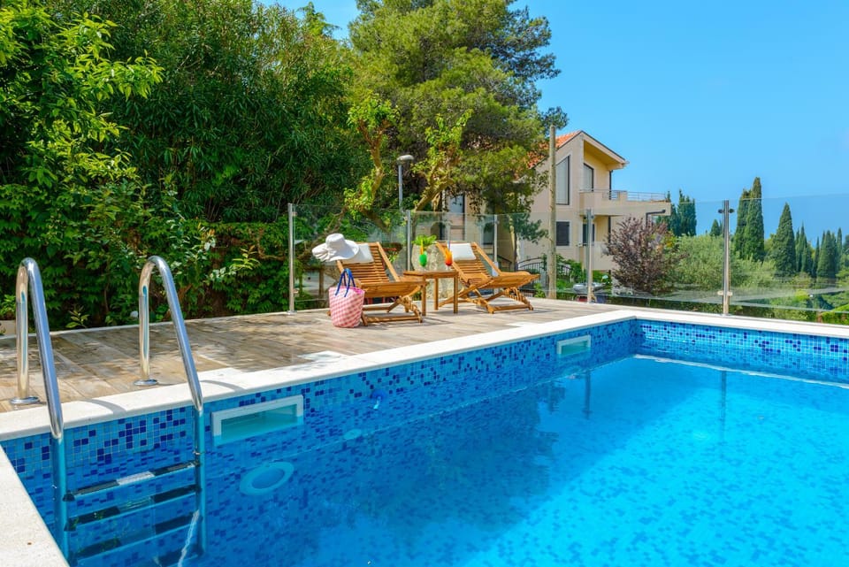 Property building, Swimming pool