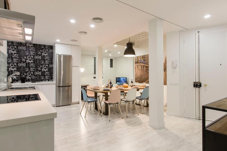 TV and multimedia, Seating area, Dining area
