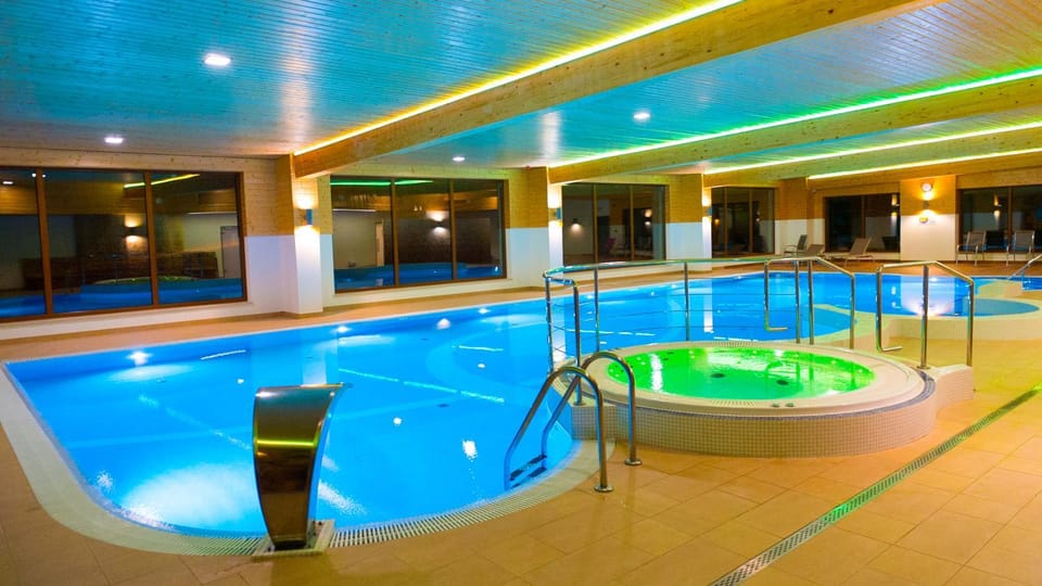 Hot Tub, Swimming pool