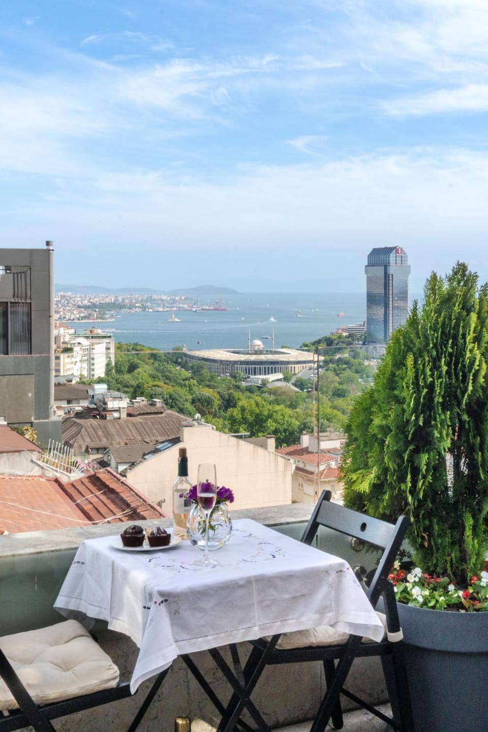 Patio, Day, Natural landscape, View (from property/room), Balcony/Terrace, Dining area, City view, Sea view