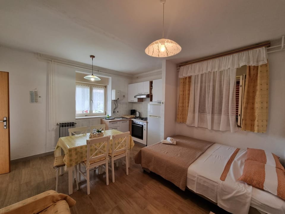Living room, Dining area, kitchen