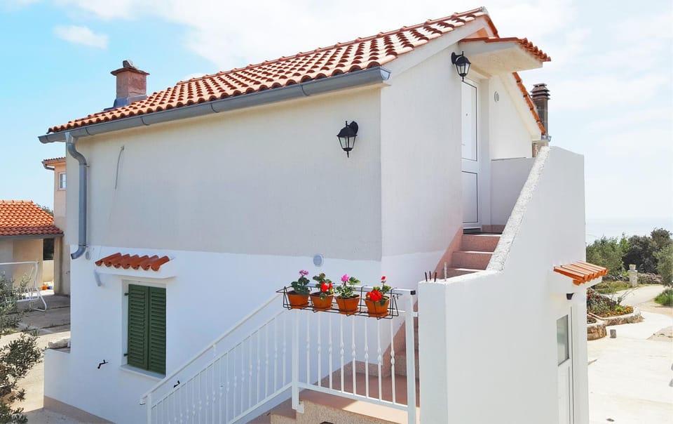 Facade/entrance, Spring, Off site, Day, Neighbourhood, Natural landscape, Activities, Winter, Summer, BBQ facilities, BBQ facilities, Garden, Balcony/Terrace, Photo of the whole room, Decorative detail, Beach, Autumn, City view, Garden view, Mountain view, Sea view, Street view