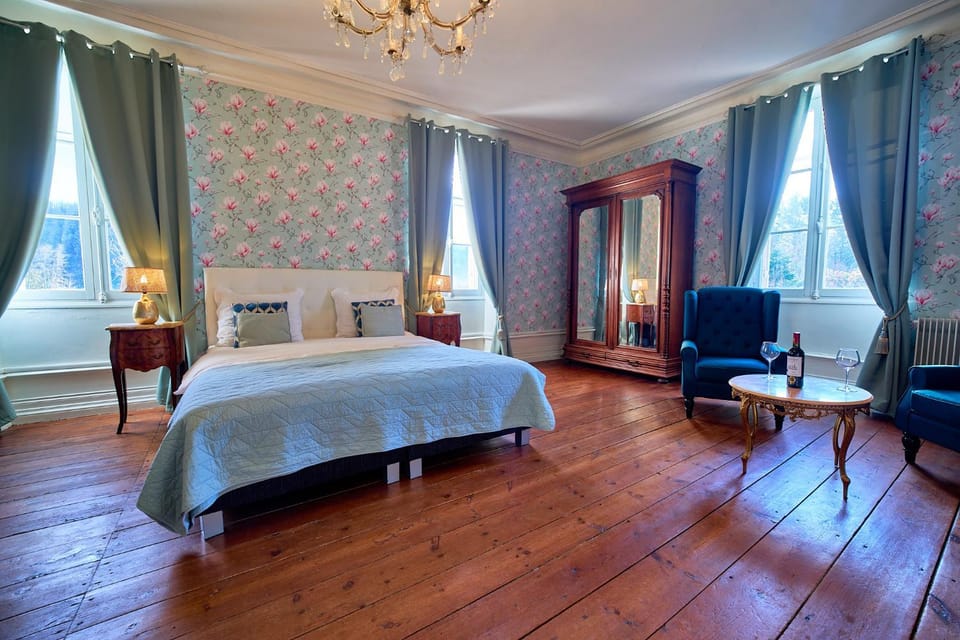 Guests, River view