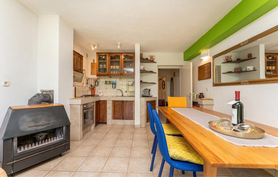 fireplace, kitchen