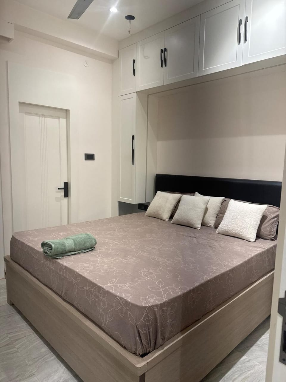Meridian Homes 5 Star Luxurious Apartment Apartment in Lucknow