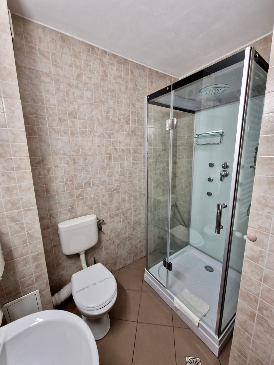 Shower, Toilet, Bathroom