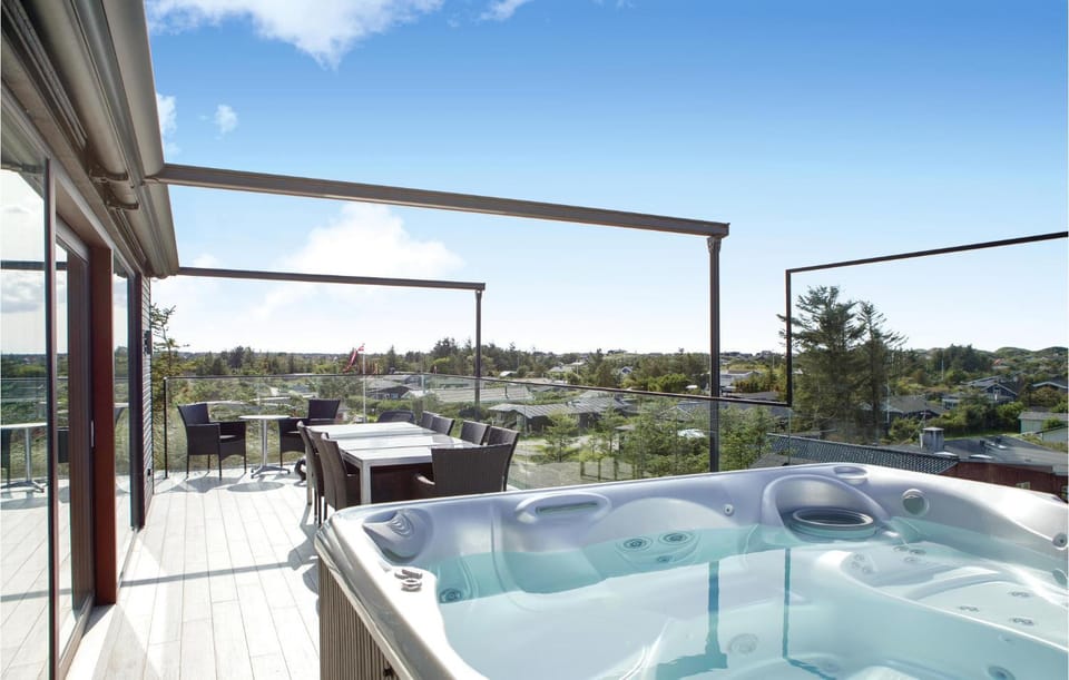 Activities, Hot Tub