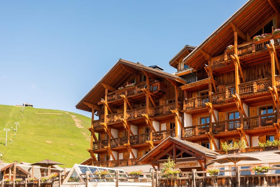Property building, Day, Natural landscape, Mountain view
