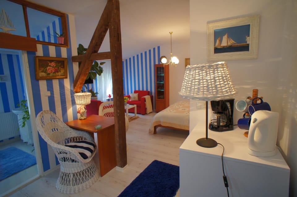 Living room, Photo of the whole room, Seating area, Dining area, Bedroom