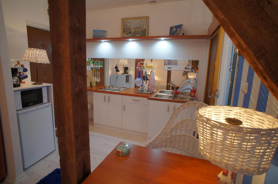 Coffee/tea facilities, Kitchen or kitchenette, Photo of the whole room, Decorative detail