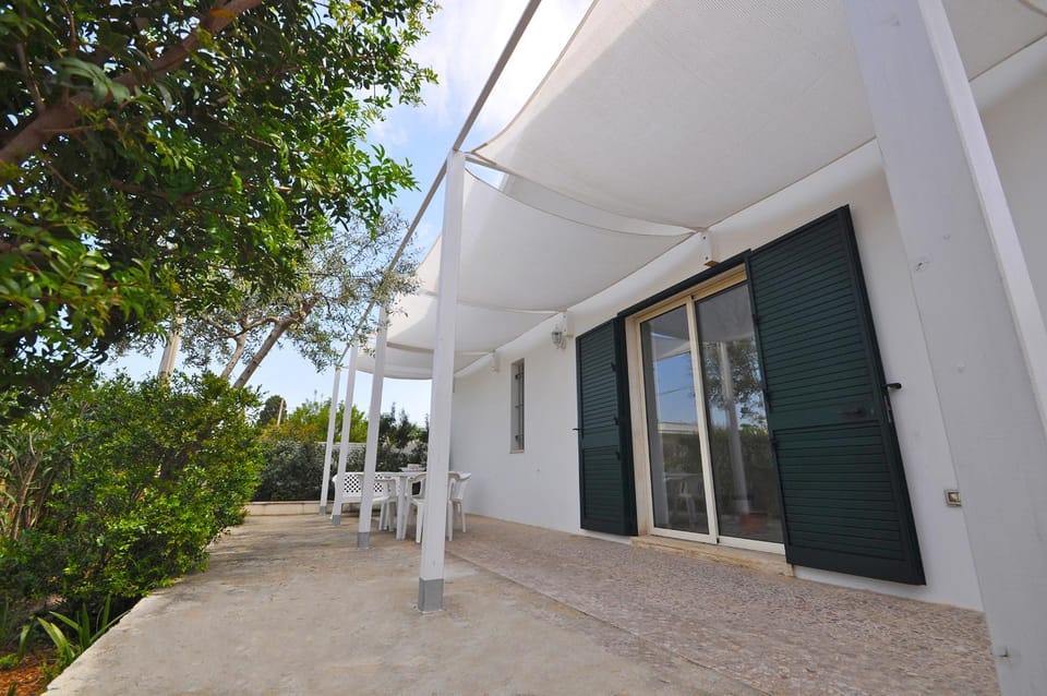 Facade/entrance, Garden view