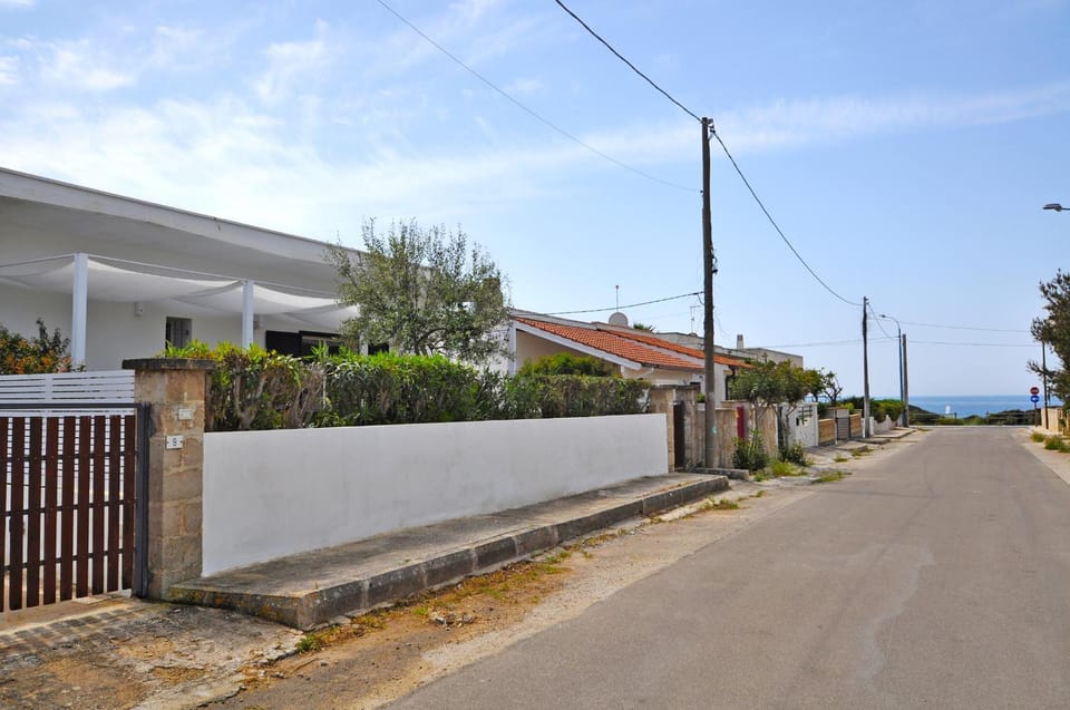 Facade/entrance, Sea view