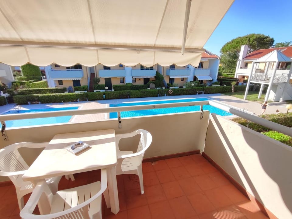 Property building, Swimming pool