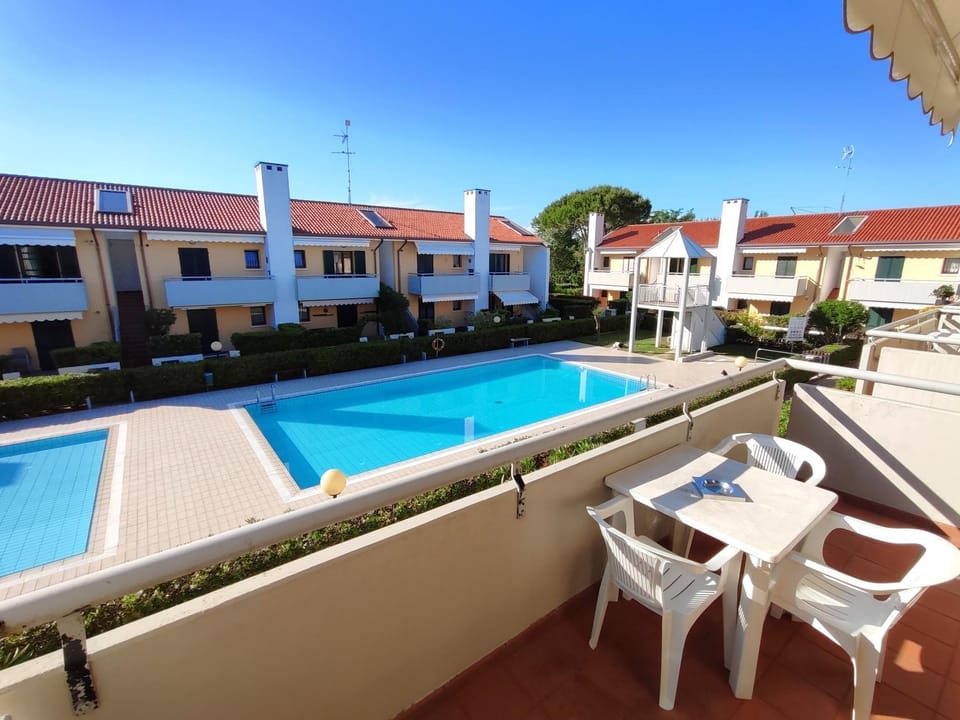 Property building, Swimming pool, Breakfast