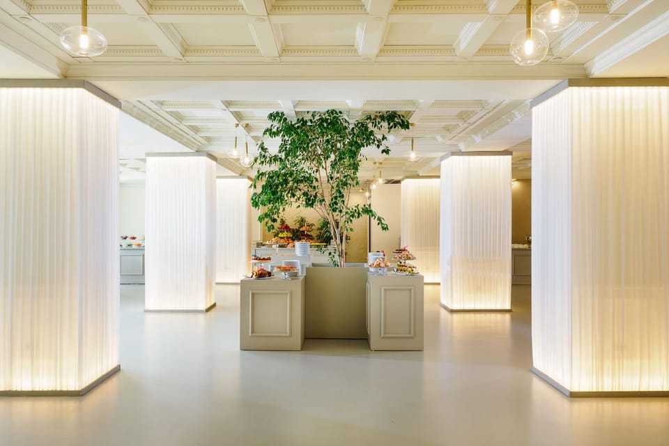 Restaurant/places to eat, Banquet/Function facilities, On site