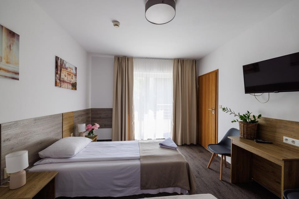 Communal lounge/ TV room, Bed, TV and multimedia, Photo of the whole room, Bedroom, towels