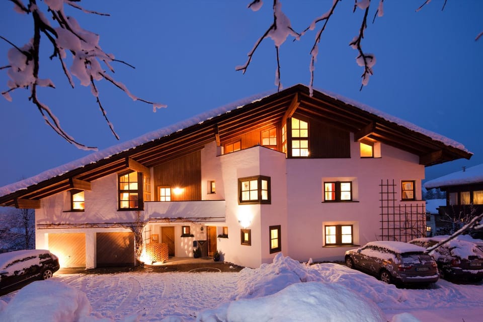 Property building, Facade/entrance, Winter