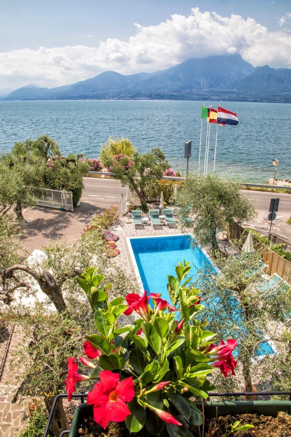Balcony/Terrace, Lake view, Mountain view, Pool view