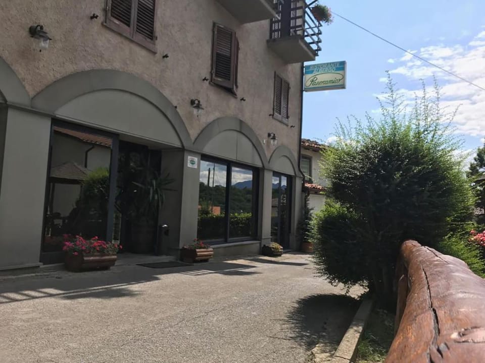 Property building, Facade/entrance