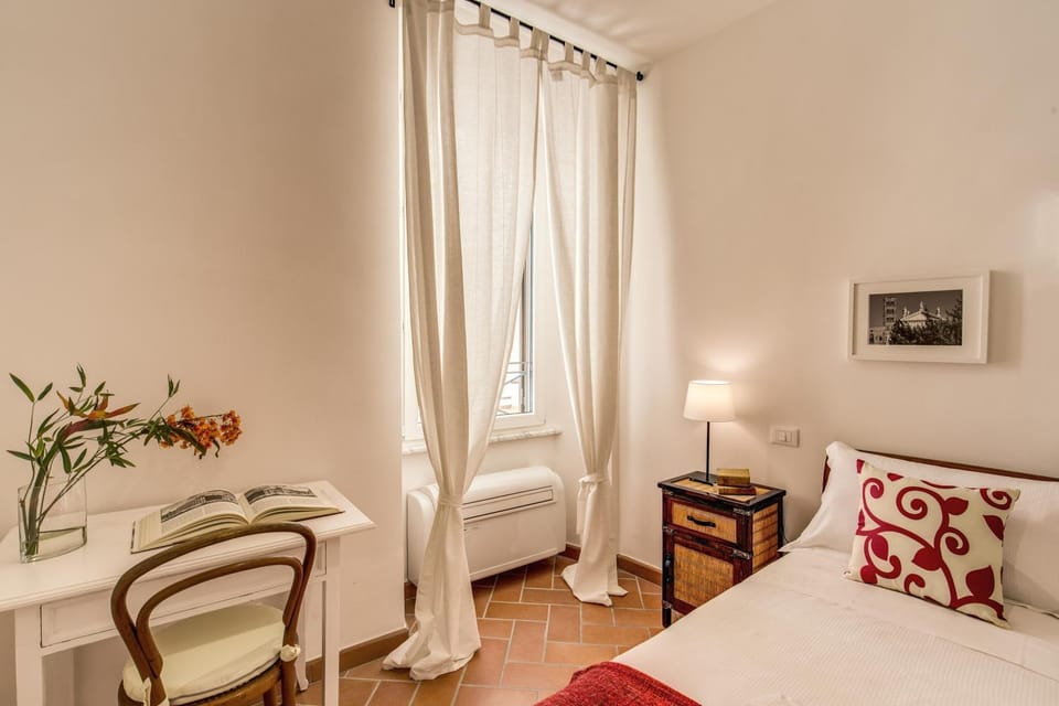 Piccolo Trevi Suites Bed and Breakfast in Rome