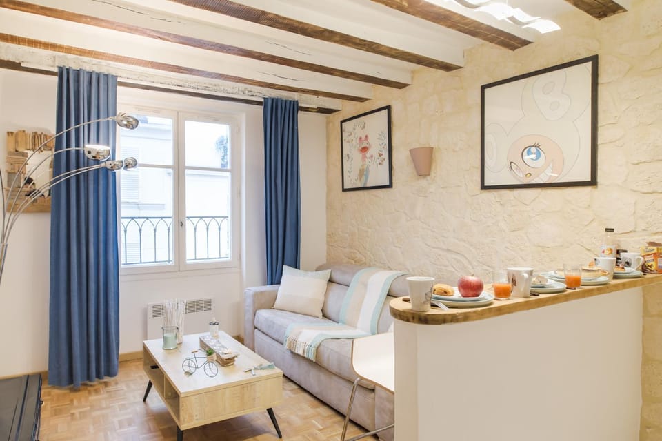TV and multimedia, Living room, Seating area, Food