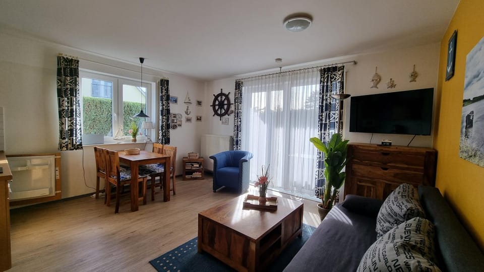 Living room, Dining area, Food