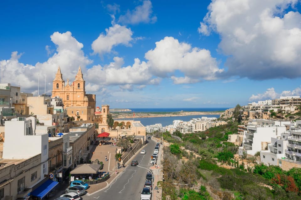 Nearby landmark, Day, Neighbourhood, Natural landscape, City view, Sea view, Street view, Location