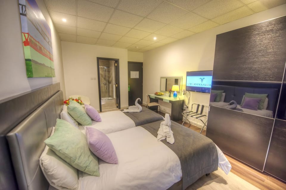 Photo of the whole room, Bedroom
