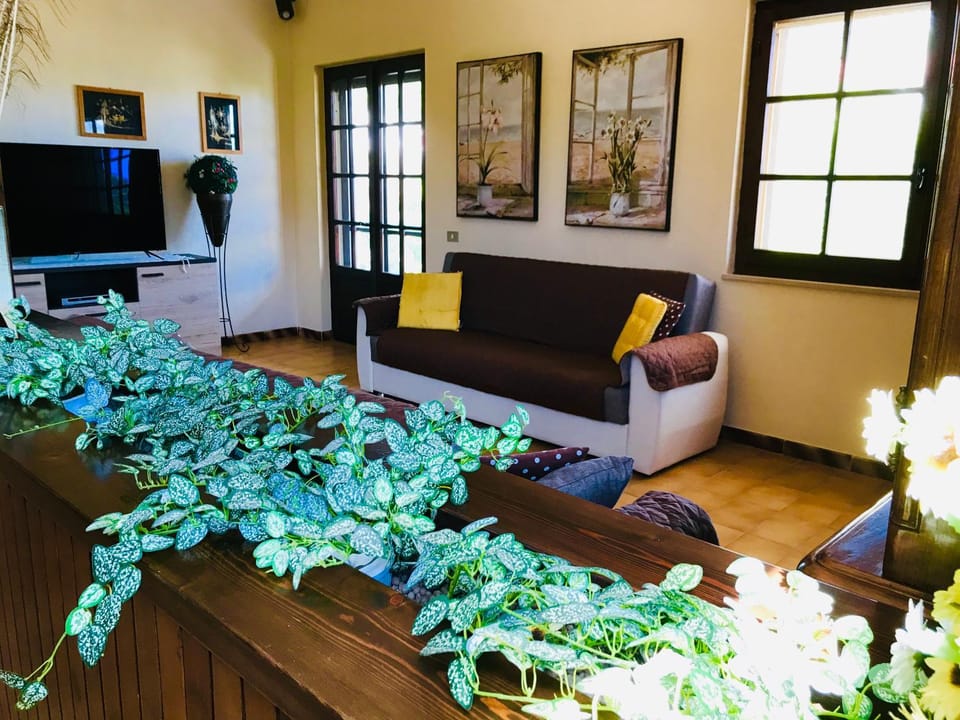 Communal lounge/ TV room, Living room, Seating area