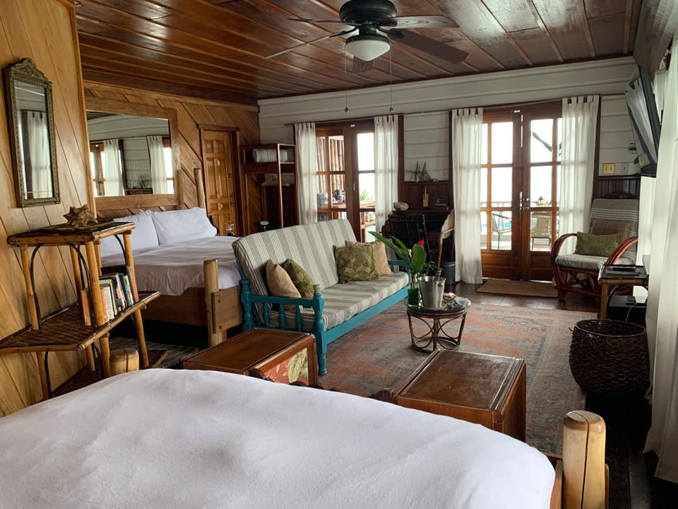 Bed, Seating area, Bedroom, air conditioner
