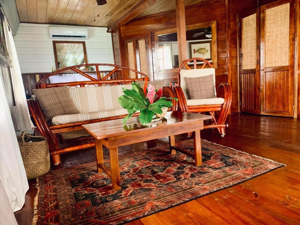 Bed, Seating area, air conditioner