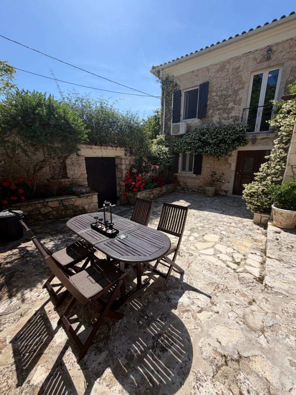 Property building, Patio, Day, Garden, Garden view
