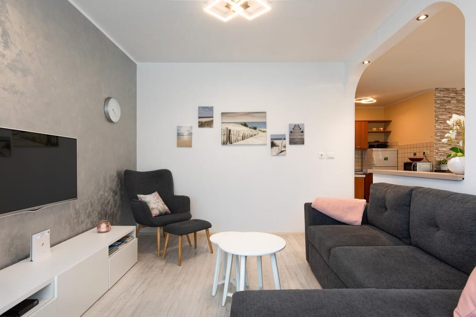 Communal lounge/ TV room, TV and multimedia, Living room, Seating area